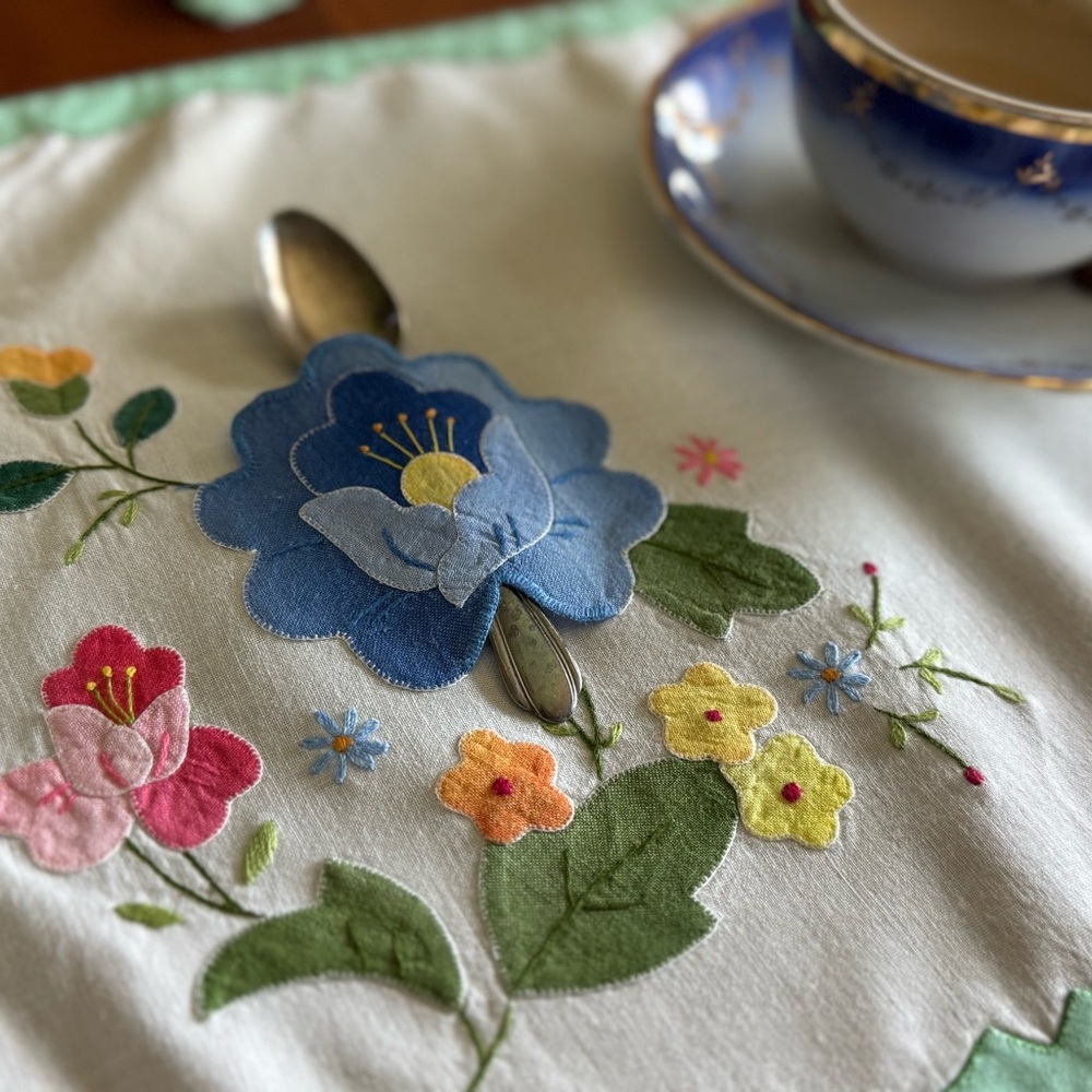 Grannycore Cottagecore Vintage Antique Appliqué Placemats (set of 8)